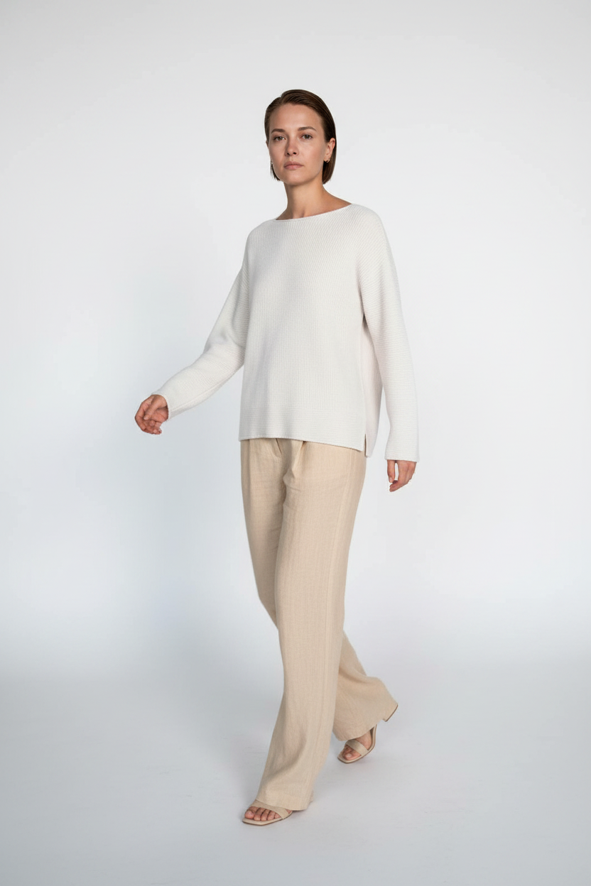 Cotton-Linen Crew — Walking Motion