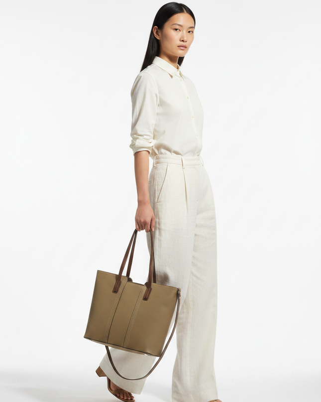 The Leather Tote — Walking Motion